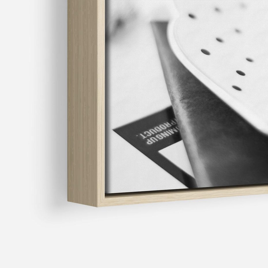 Obraz w ramie 70x50 - Makaroniki w Szarości - czarno biała fotografia, plakat - rama drewno