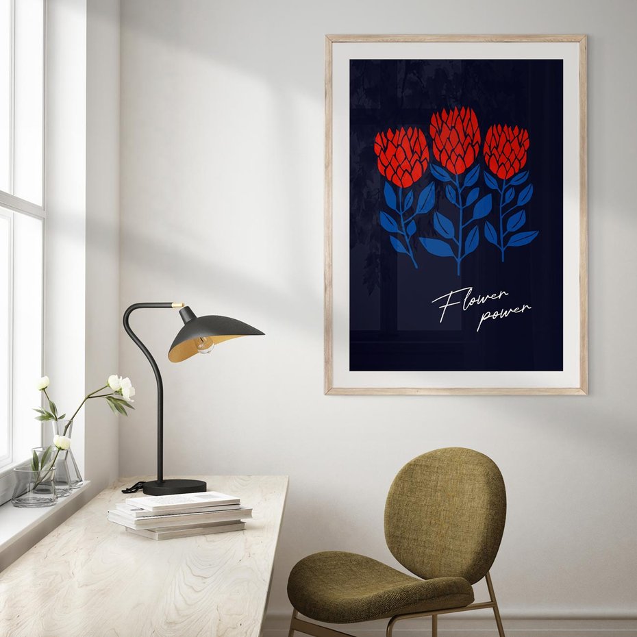 Plakat w ramie 40x50 - Podróżne Barwy - czerwone abstrakcyjne kwiaty, granatowe tło - rama drewno