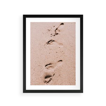 Plakat w ramie 30x40 - Ślady na Piasku - piasek, plaża - rama czarna