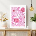 Obraz w ramie 80x120 - Roztańczone Kraby - różowe kwiaty i kraby, abstrakcyjna kompozycja - rama biała
