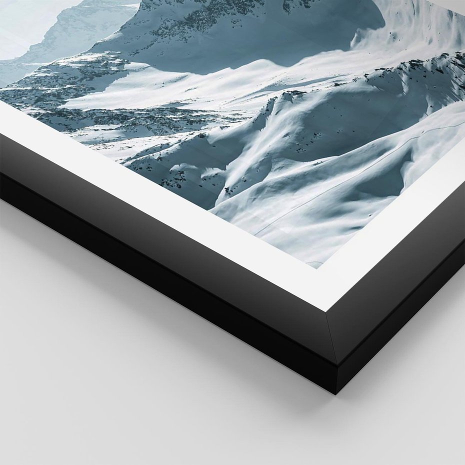 Plakat w ramie 40x50 - Surowość Gór - górskie szczyty, śnieg - rama czarna