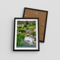 Plakat w ramie 30x40 - Ogródowy Strumyk - strumyk, ogród - rama czarna