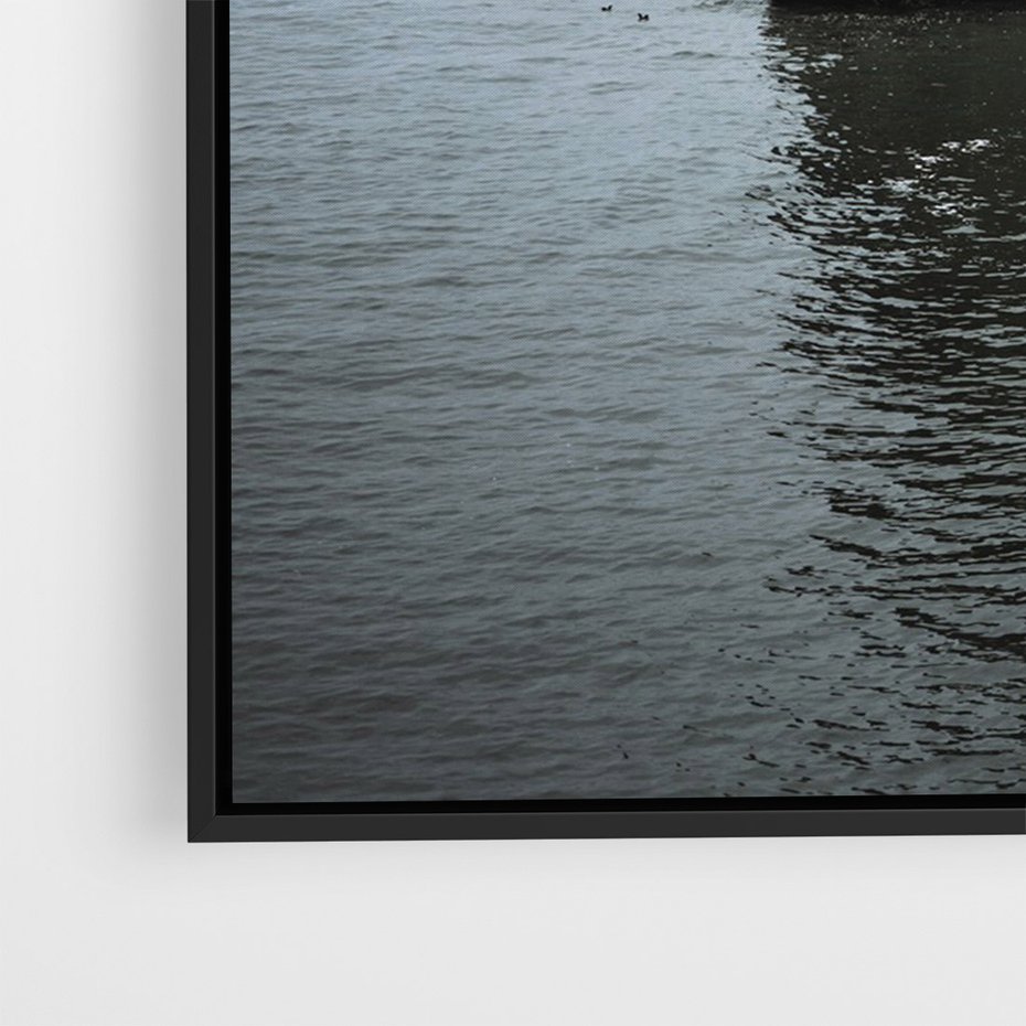 Obraz w ramie 70x100 - Mistyczna Aura - morze, mgła - rama czarna