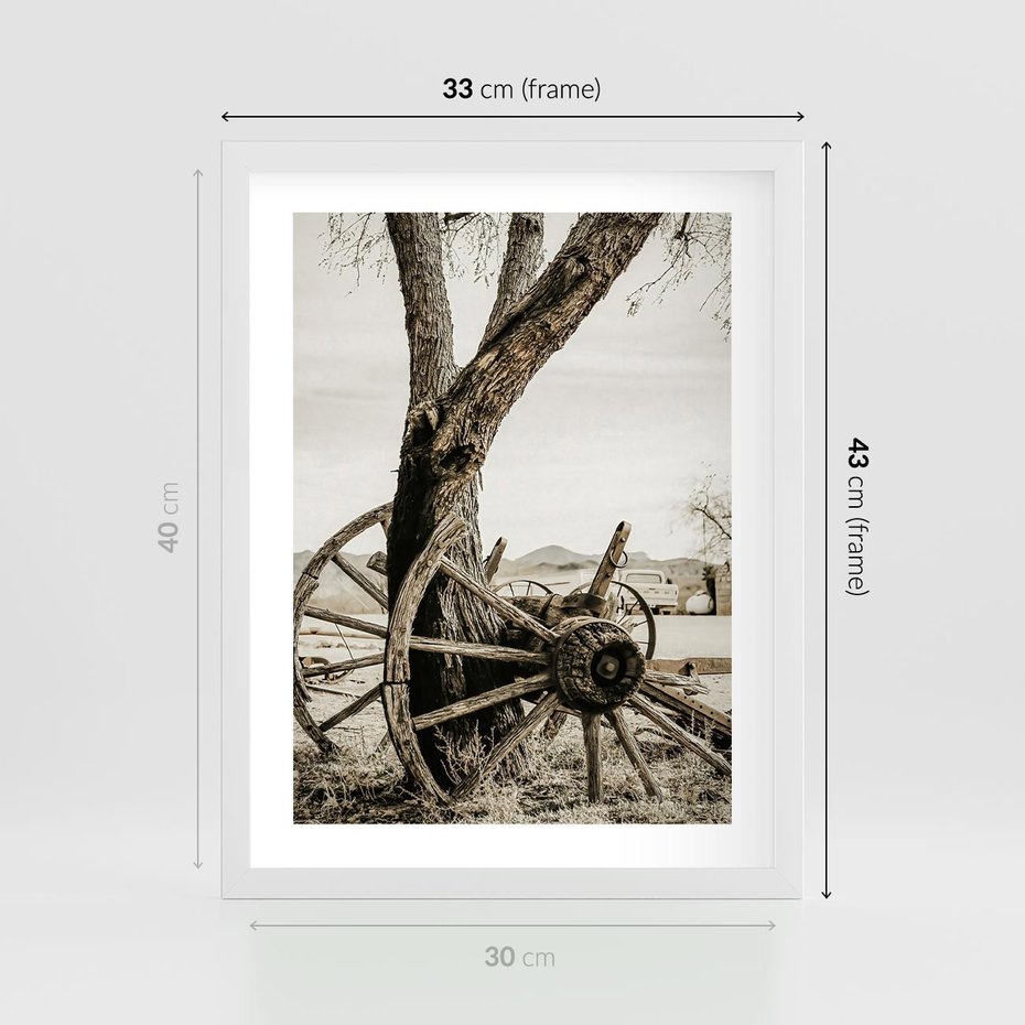 Plakat w ramie 30x40 - Rustykalna Tradycja - koło starego wozu, rustykalny styl - rama biała