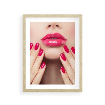 Plakat w ramie 50x70 - Wyrażenie Piękna - paznokcie, usta - rama drewno