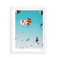 Plakat w ramie 50x70 - Balonowa Ekscytacja - balony latają w powietrzu, wyścigi balonów - rama biała