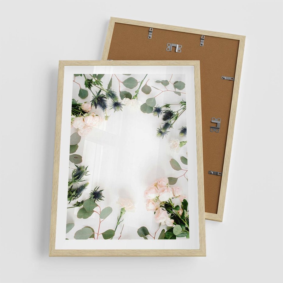 Plakat w ramie 50x70 - Róże i Zielone Liście - kompozycja kwiatowa, róże - rama drewno