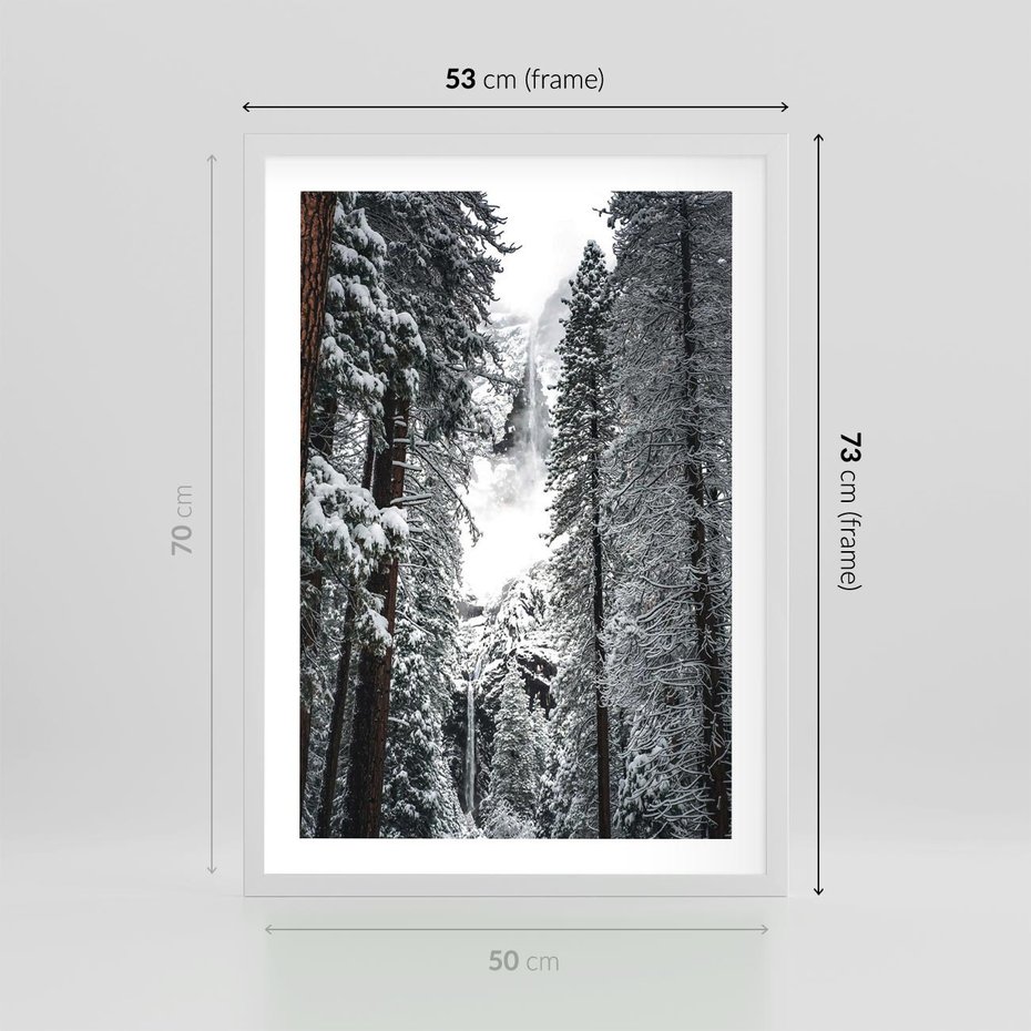 Plakat w ramie 50x70 - Cicha Magia Zimowego Lasu - zimowy las, ośnieżone drzewa - rama biała