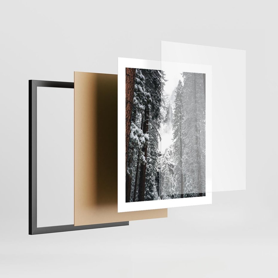 Plakat w ramie 40x50 - Cicha Magia Zimowego Lasu - zimowy las, ośnieżone drzewa - rama czarna