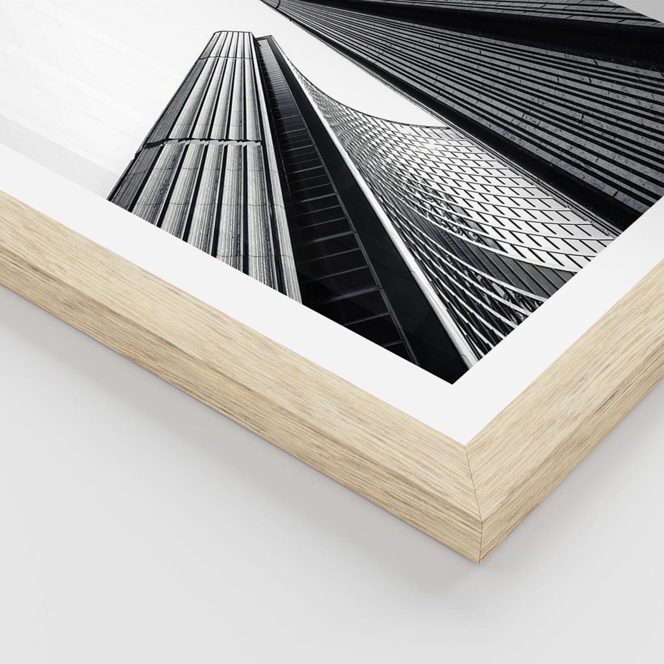 Plakat w ramie 50x70 - Monochromatyczna Wizja - architektura, wysoki wieżowiec - rama drewno