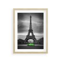 Plakat w ramie 30x40 - Paryskie Romantyczne Spotkanie - Eiffla, samochód - rama drewno