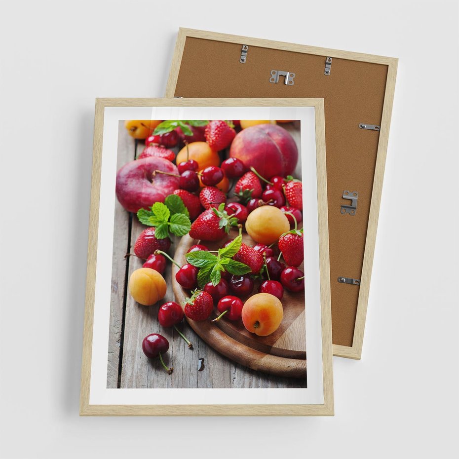 Plakat w ramie 50x70 - Owoce w restauracji artystycznie - owoce, restauracja - rama drewno