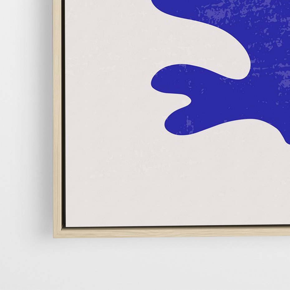 Obraz w ramie 70x100 - Przenikająca Struktura - boho plakat, niebieski liść w intensywnym kolorze - rama drewno