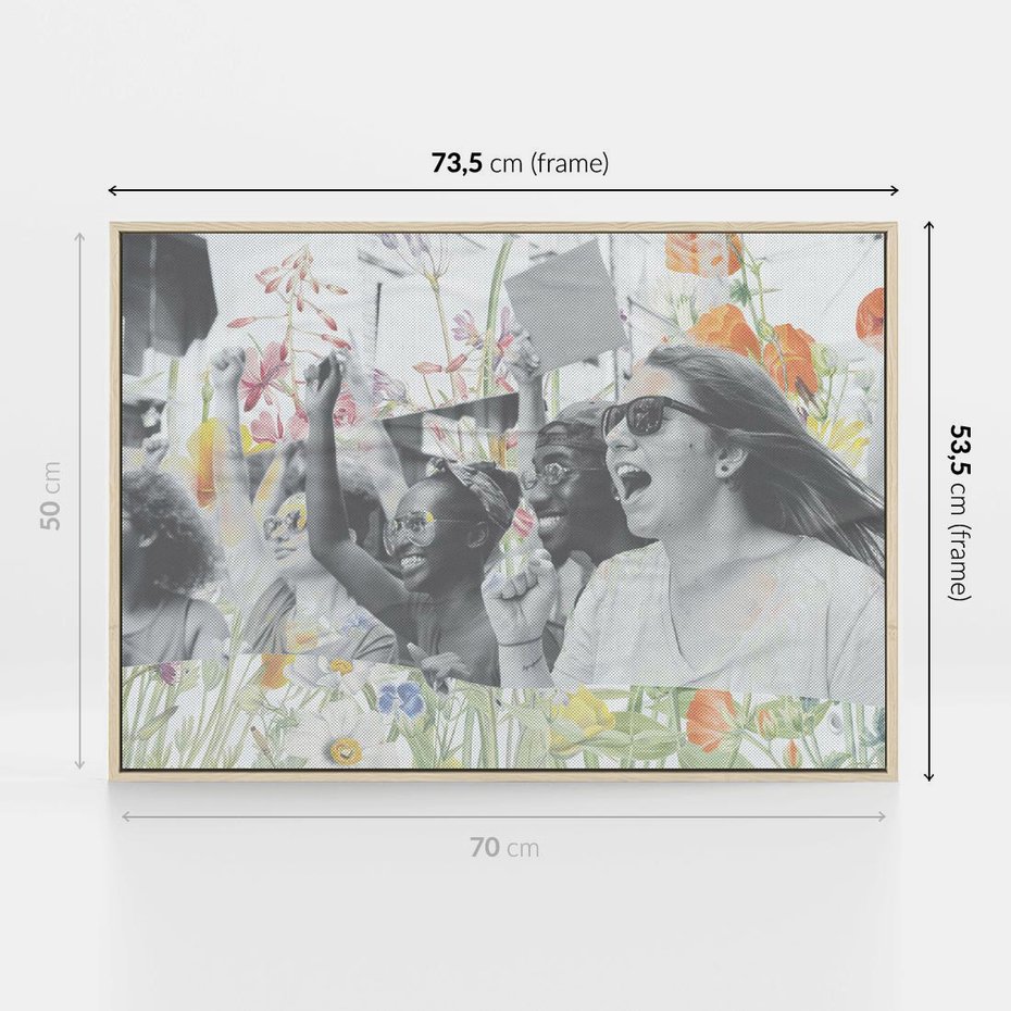 Obraz w ramie 70x50 - Księga zaklętych marzeń - kolaż, czarnobiałe zdjęcie wesołych młodych ludzi - rama drewno