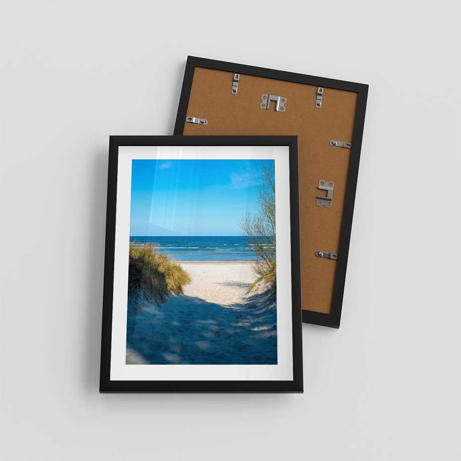 Plakat w ramie 30x40 - Spokój nad brzegiem morza - plaża, morze - rama czarna