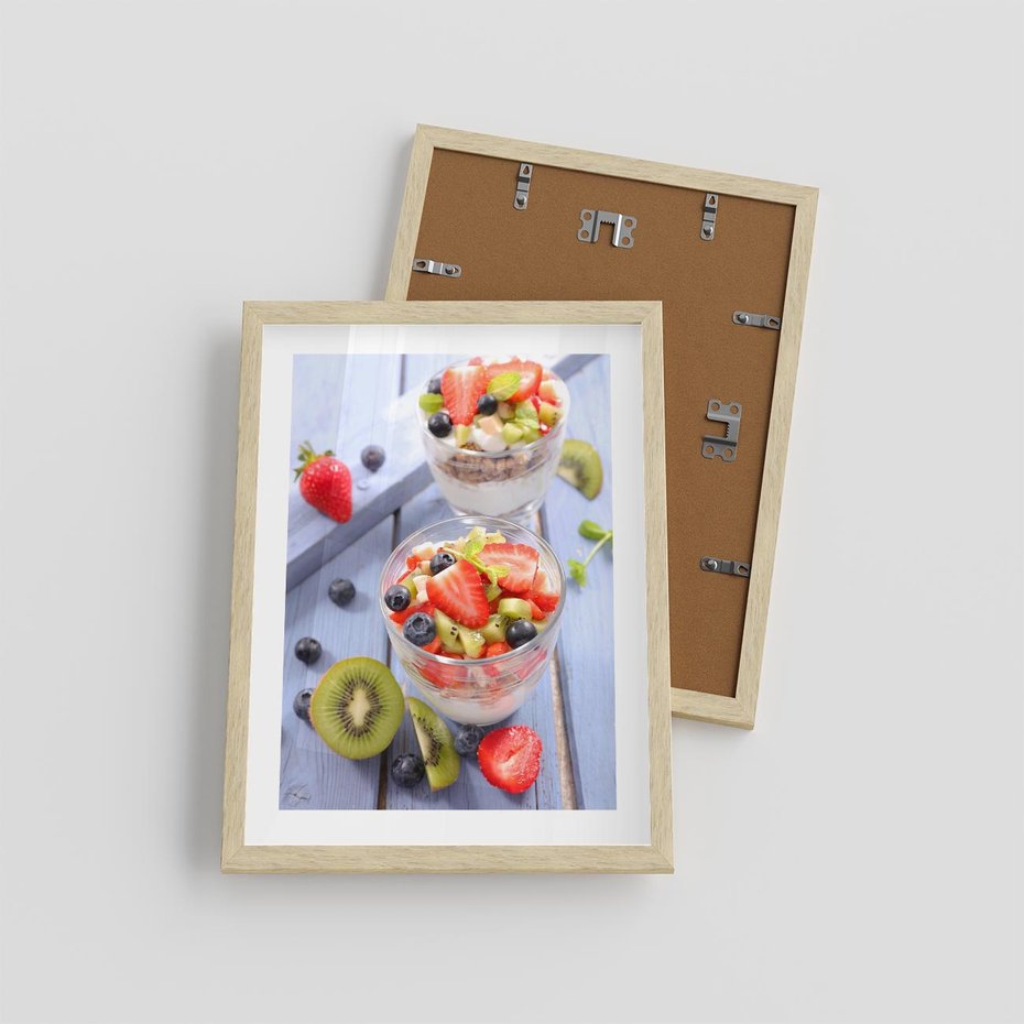 Plakat w ramie 30x40 - Świeżość i Zdrowie - sałatka, owoce - rama drewno