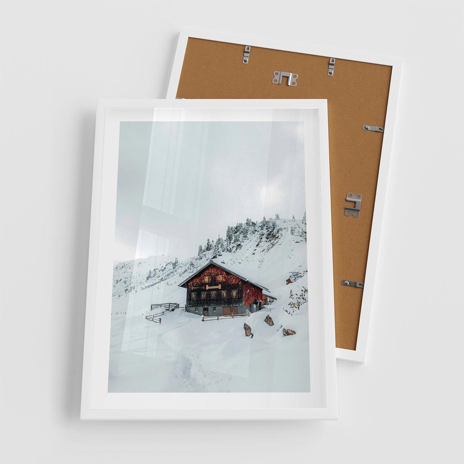 Plakat w ramie 50x70 - Zimowa Magia - domek, śnieg - rama biała