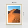 Plakat w ramie 40x50 - Piasek pustyni wędruje - pustynia, piasek - rama drewno