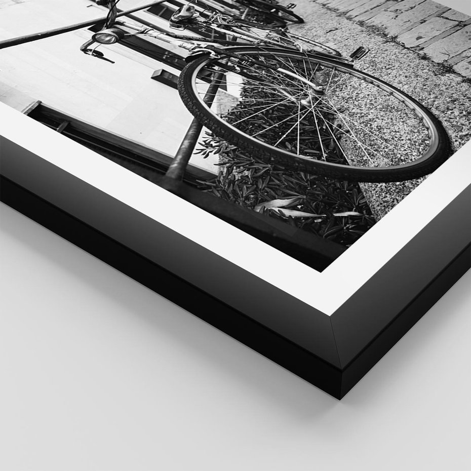 Plakat w ramie 40x50 - Rower w Kontraście - rower, czarno - rama czarna
