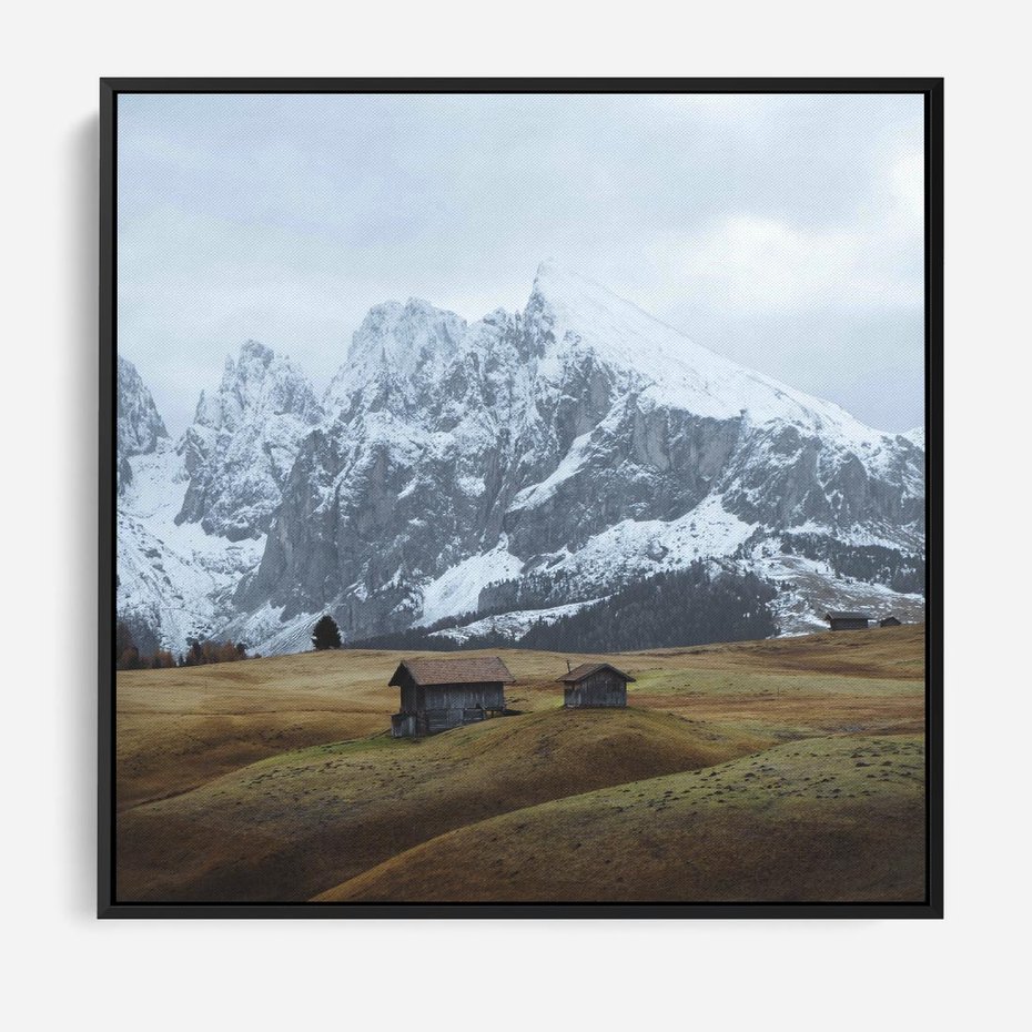 Obraz w ramie 50x50 - Odkryj Ich Urok - góry, skandynawia - rama czarna