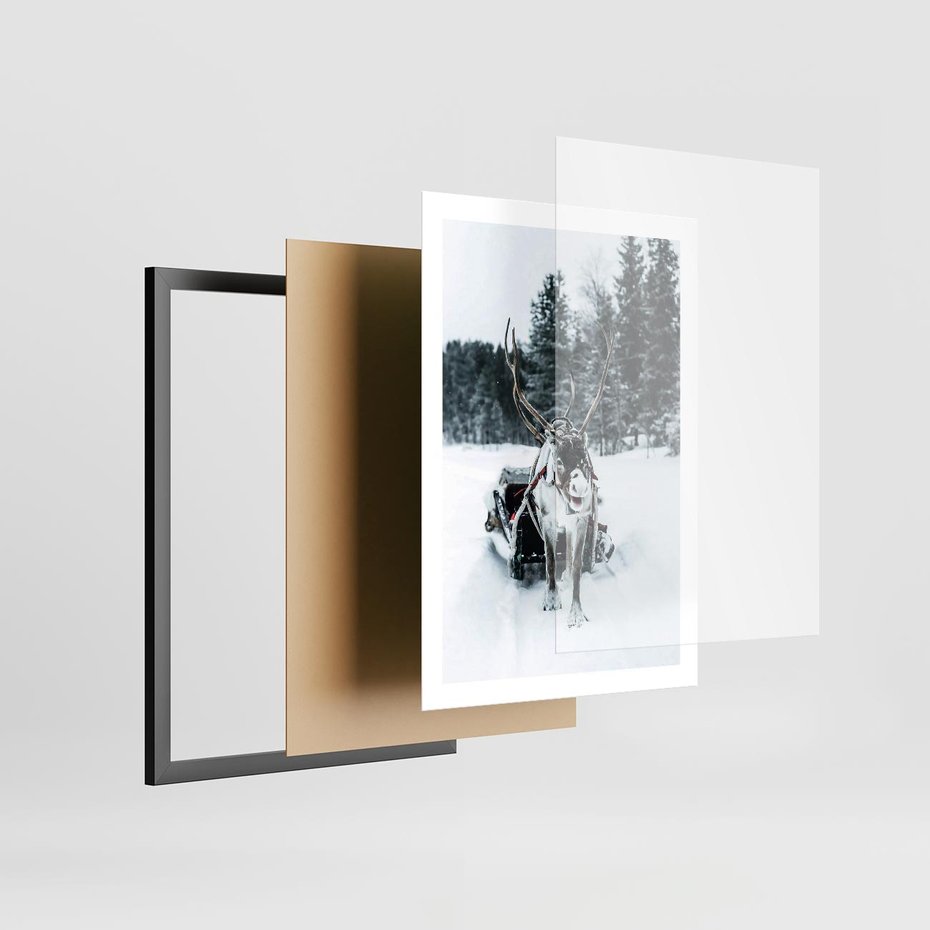 Plakat w ramie 50x70 - Świąteczna Przygoda - renifer, śnieg - rama czarna