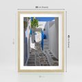 Plakat w ramie 30x40 - Uroki Santorini: Perspektywiczna Uliczka - uliczka, perspektywa - rama drewno