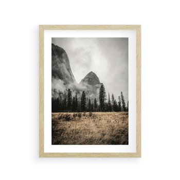 Plakat w ramie 40x50 - Mglisty Pejzaż Górski: Urok Niewidzialnośc - góry, krajobraz - rama drewno