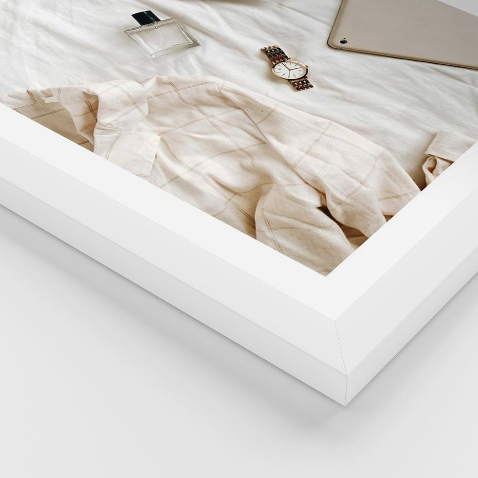 Plakat w ramie 50x70 - Perfumy, Książka i Moda - kobieca kompozycja, perfumy - rama biała