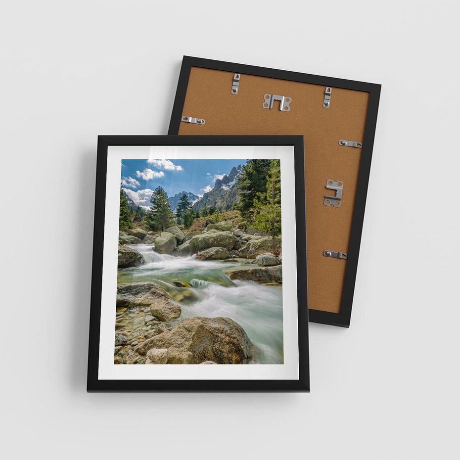 Plakat w ramie 40x50 - Górski strumyk w harmonii - strumyk, górski - rama czarna