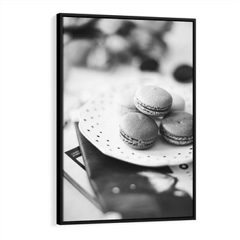 Obraz w ramie 50x70 - Makaroniki w Szarości - czarno biała fotografia, plakat - rama czarna