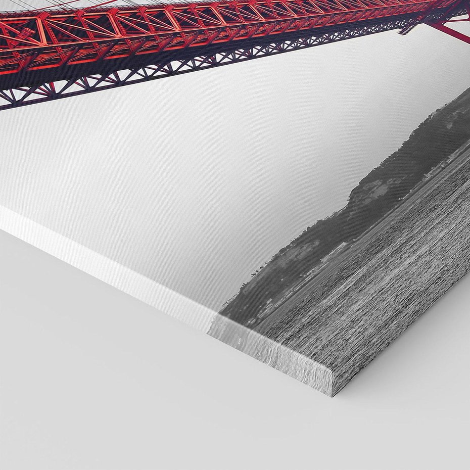 Obraz na płótnie 80x80 - Majestatyczny Most - czarno biała fotografia, czerwony stalowy most nad rzeką