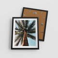 Plakat w ramie 40x50 - Rajskie Inspiracje: Palma na Niebie - palma, na tle nieba - rama czarna