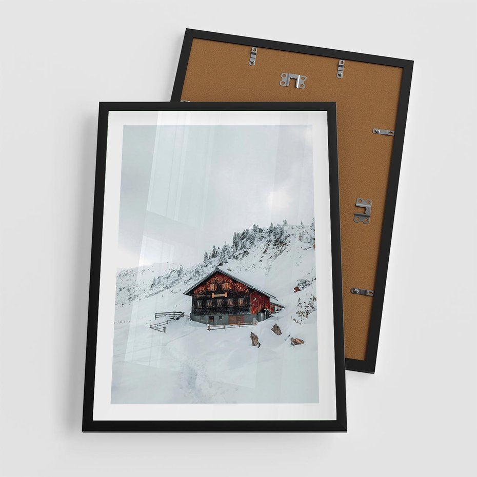 Plakat w ramie 50x70 - Zimowa Magia - domek, śnieg - rama czarna