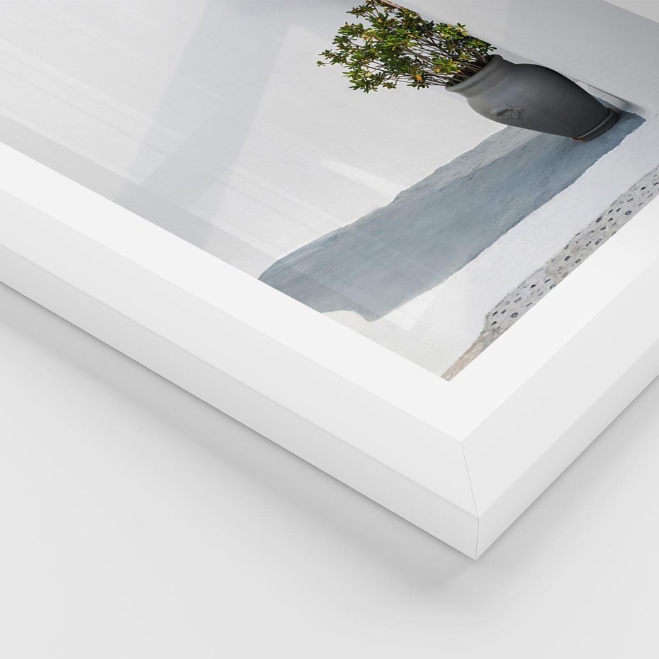 Plakat w ramie 30x40 - Błękitne wybrzeże - Santorini, Grecja - rama biała