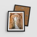 Plakat w ramie 40x50 - Magiczna podróż w głąb miasta - uliczka, perspektywa - rama czarna
