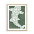 Plakat w ramie 50x70 - Migotliwe Wibracje Zieleni - zielony plakat, abstrakcja przypominająca rybę - rama drewno