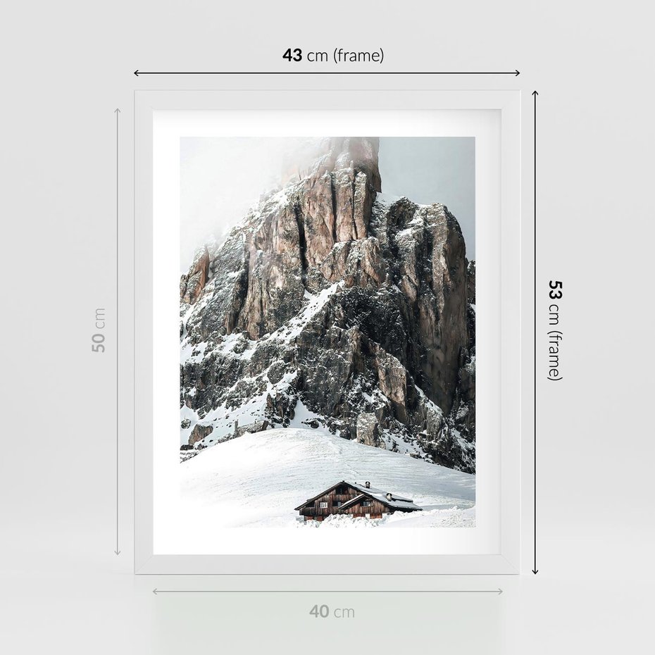 Plakat w ramie 40x50 - Górski Raj z Chatką - górskie szczyty, ośnieżone góry - rama biała