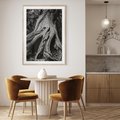 Plakat w ramie 40x50 - Siła Natury - czarno biała fotografia, korzenie wielkiego drzewa - rama drewno