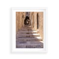 Plakat w ramie 40x50 - miasto w innej odsłonie - uliczka, perspektywa - rama biała