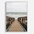 Obraz w ramie 50x70 - Morze i drewniany pomost - morze, pomost - rama biała