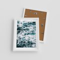 Plakat w ramie 30x40 - Potęga Natury: Wzburzone Fale Oceanu - wzburzone fale oceanu - rama biała