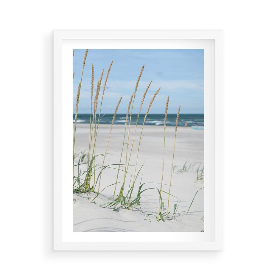 Plakat w ramie 50x70 - Przytulna Śródziemnomorska Trawa - plaża, trawy - rama biała