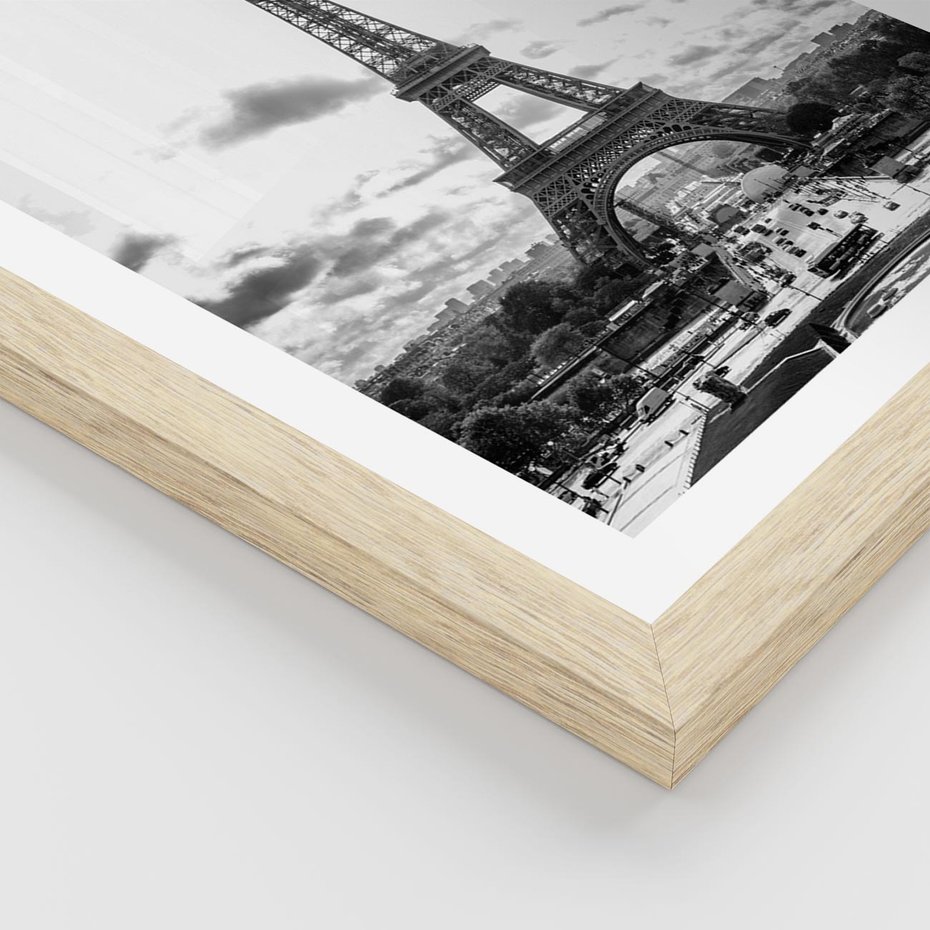 Plakat w ramie 40x50 - Wieża Eiffla - czarno białe zdjecie, wieża eiffla - rama drewno