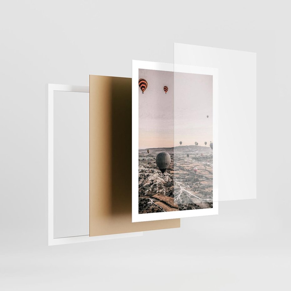 Plakat w ramie 50x70 - Wolność w Powietrzu - balony latające nas pustynnym krajbrazem, balony do latania - rama biała
