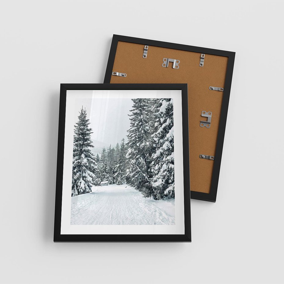 Plakat w ramie 40x50 - Magia Zimy na Obrazie - las, zima - rama czarna