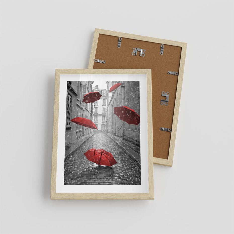 Plakat w ramie 30x40 - Parasole w malowniczej uliczce - parasole, uliczka - rama drewno