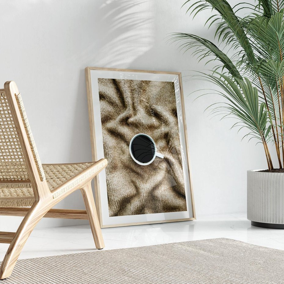 Plakat w ramie 50x70 - Filiżanka Kawy na Brązowym Kocu - kawa, czarna kawa - rama drewno