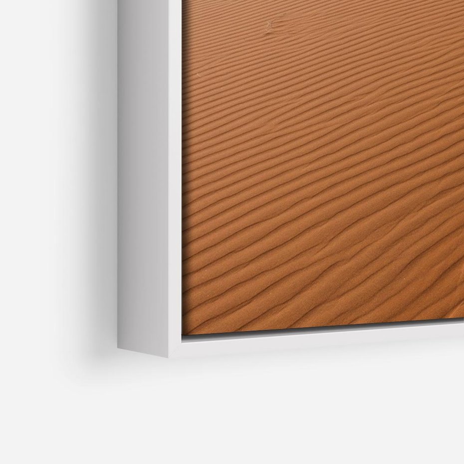 Obraz w ramie 70x50 - Piasek pustyni w ogniu - pustynia, piasek - rama biała