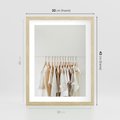 Plakat w ramie 30x40 - Elegancja Prostoty - ubrania, modowa fotografia - rama drewno