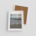 Plakat w ramie 30x40 - Spokojna Plaża - plaża, żwirek - rama biała
